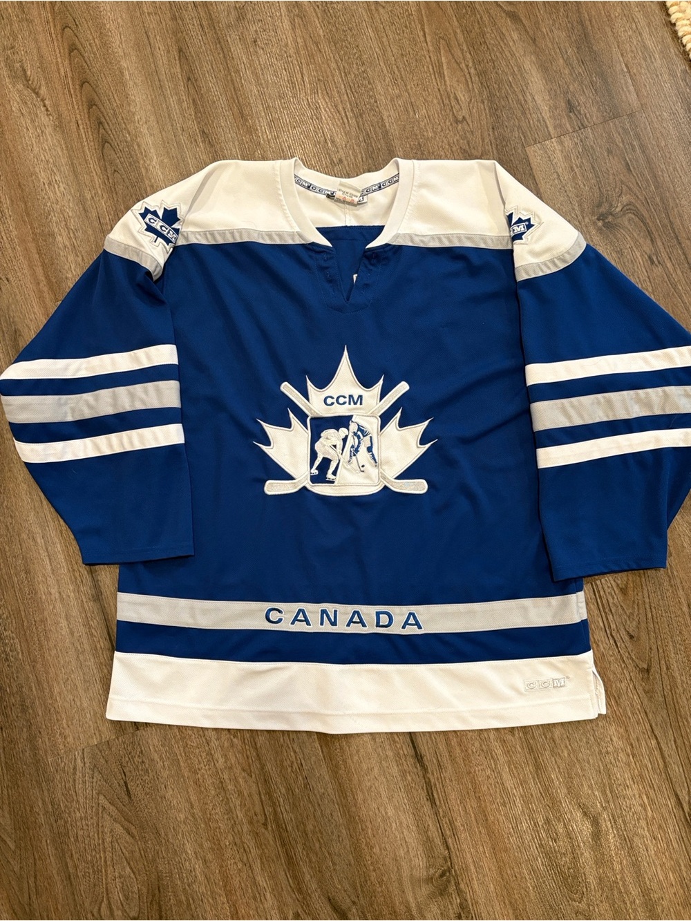 CCM CANADA Blue and White Hockey Jersey with Maple Leaf Crest Size XL